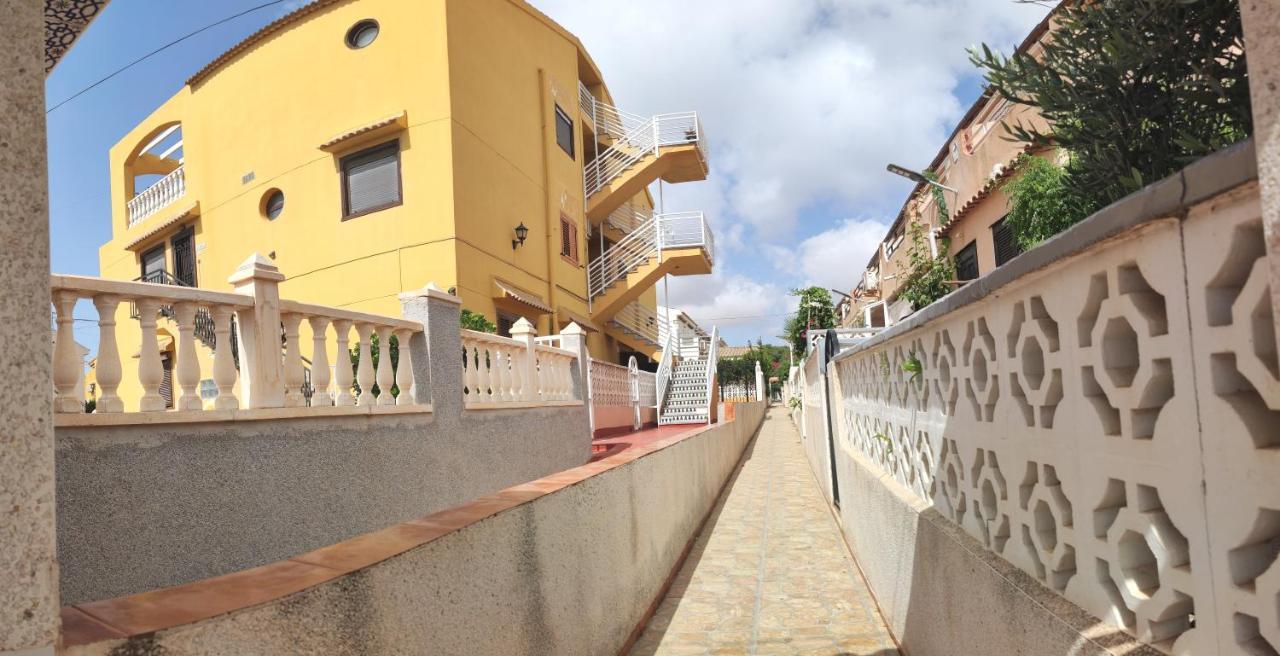 La Rosaleda Appartamento Torrevieja Esterno foto